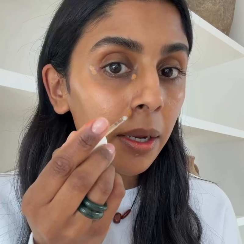 @monikh applying makeup 