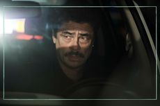 Benicio Del Toro sitting in a car as Tom Nichols in Reptile