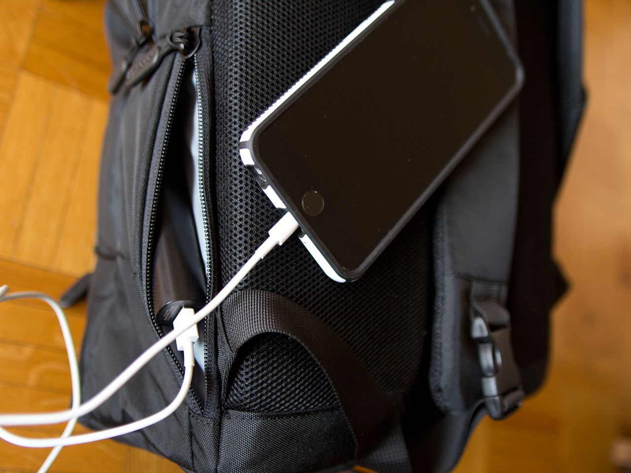 Speck MightyPack side pocket
