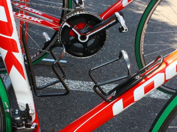 Carbon cages generally have no place at Paris-Roubaix. These Cofidis bikes use fairly inexpensive Zefal alloy cages.