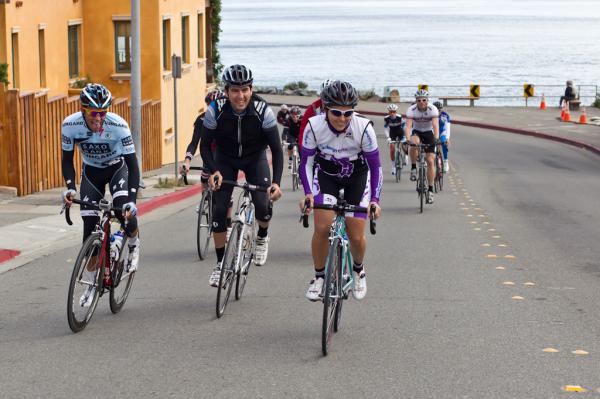 Cyclingnews' own Laura Weislo puts in an effort as Contador watches on.