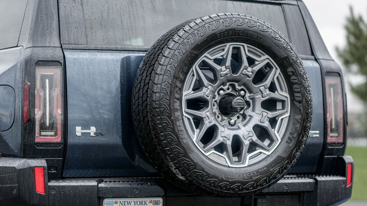 2025 GMC Hummer EV 3X SUV test drive.