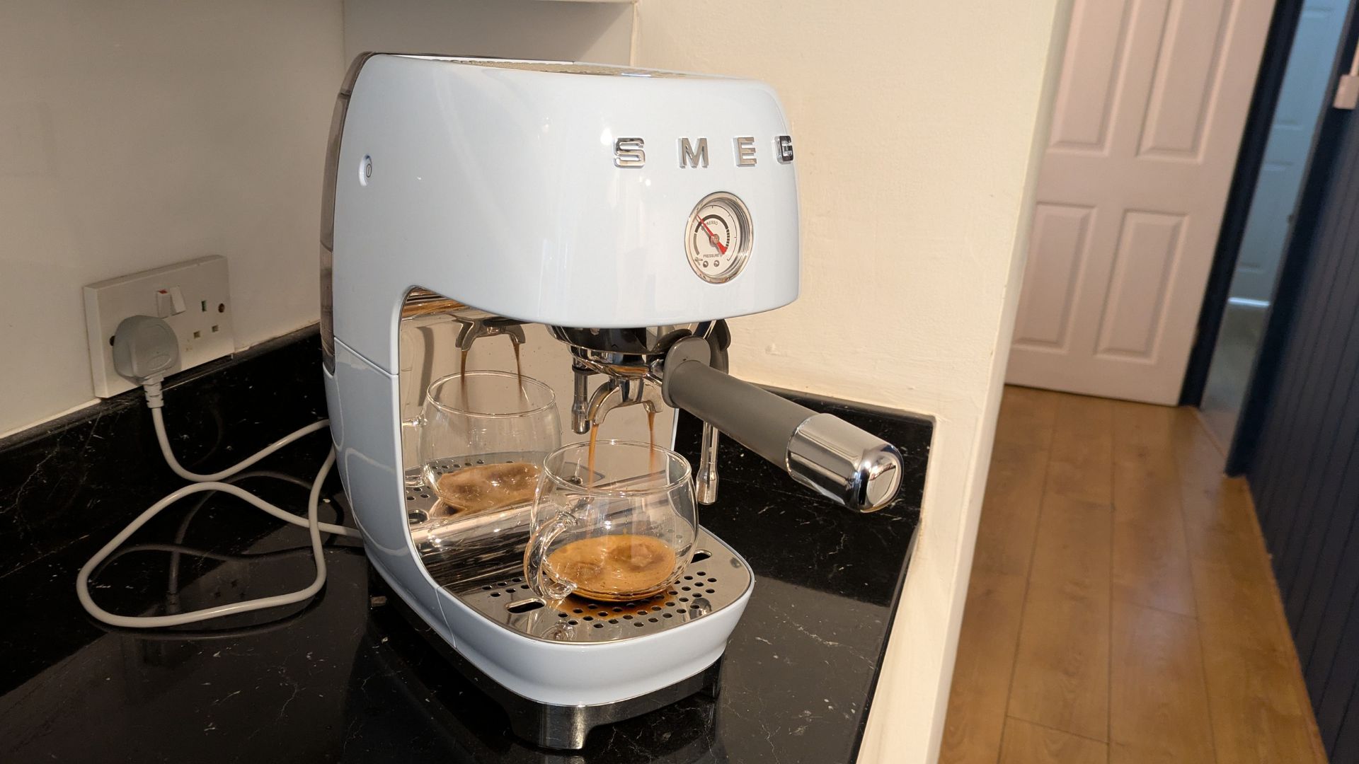 Smeg Espresso &amp; Cold Brew Machine ECF03