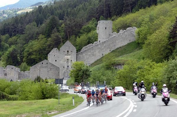 The 10-man break in action during stage 16 at the Giro.