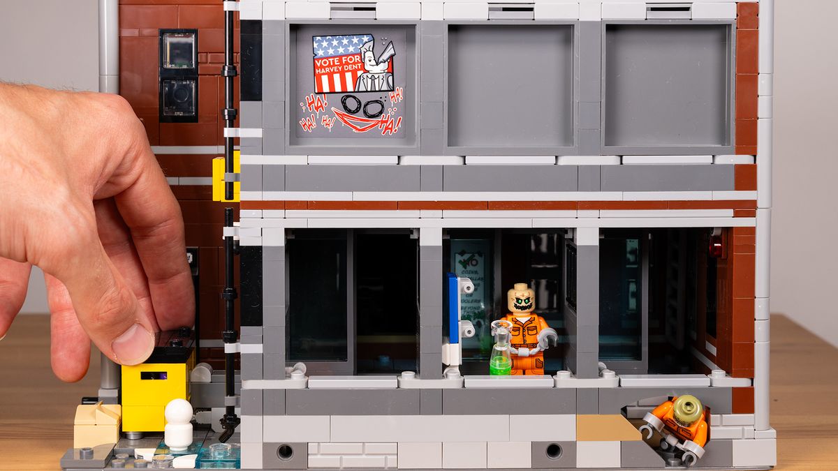 Lego DC Arkham Asylum (#76300) lego set sliding cell doors (ground floor)