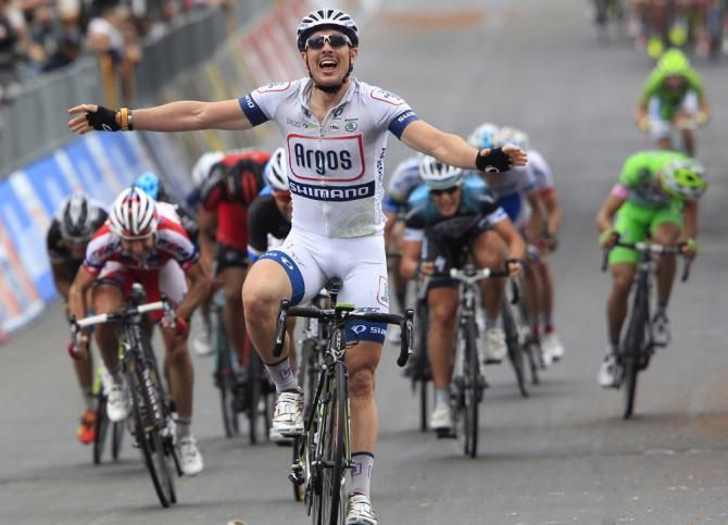 After a crash on the final turn disrupted the peloton, John Degenkolb (Team Argos-Shimano) chased down solo leader Marco Canola (Bardiani Valvole-CSF Inox) and took the stage win.
