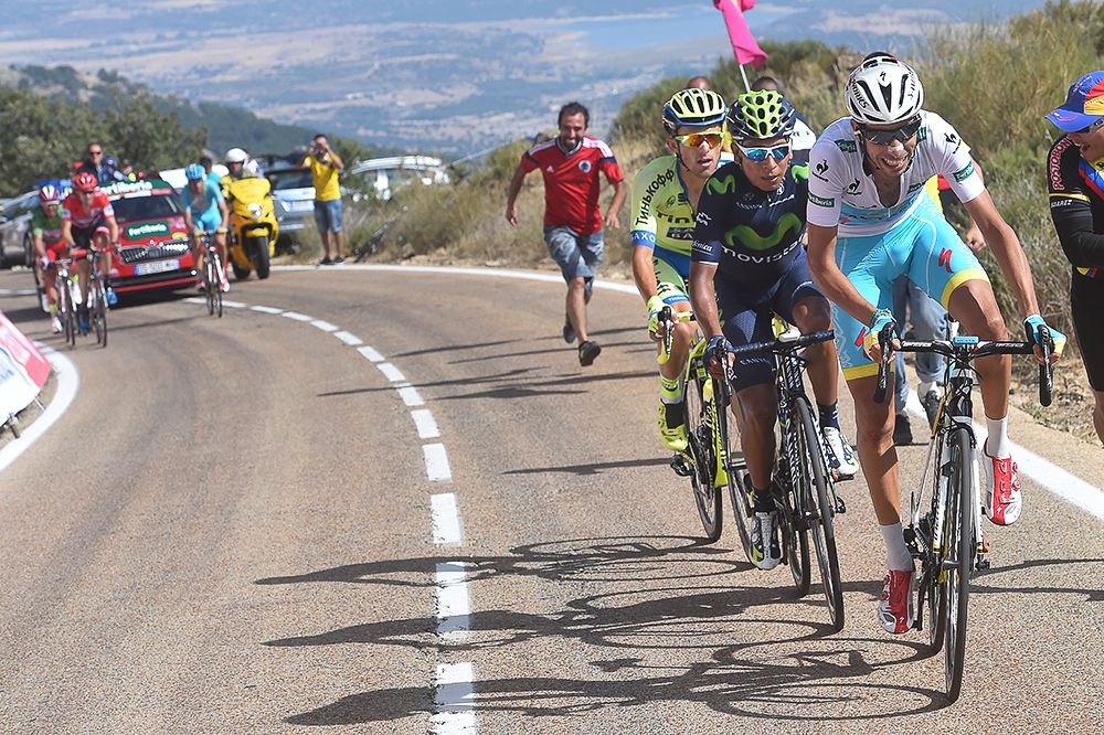 Fabio Aru and Nairo Quintana distance Tom Dumoulin.