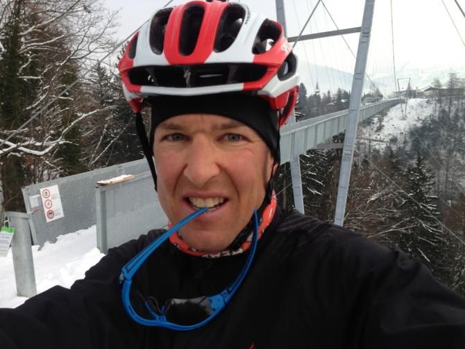 Christoph Sauser (Specialized) all bundled up for winter.