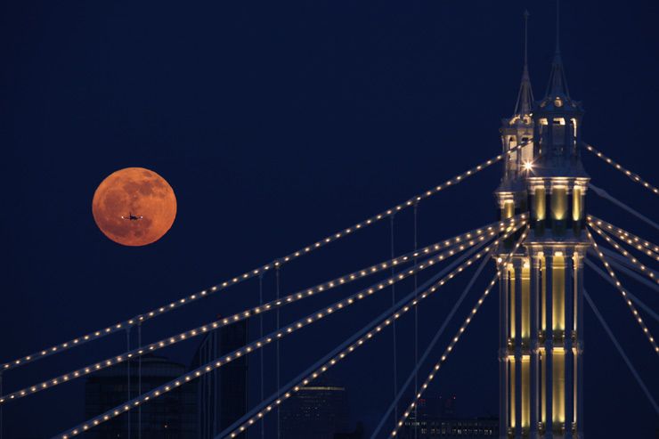 Full moon over Albert Bridge