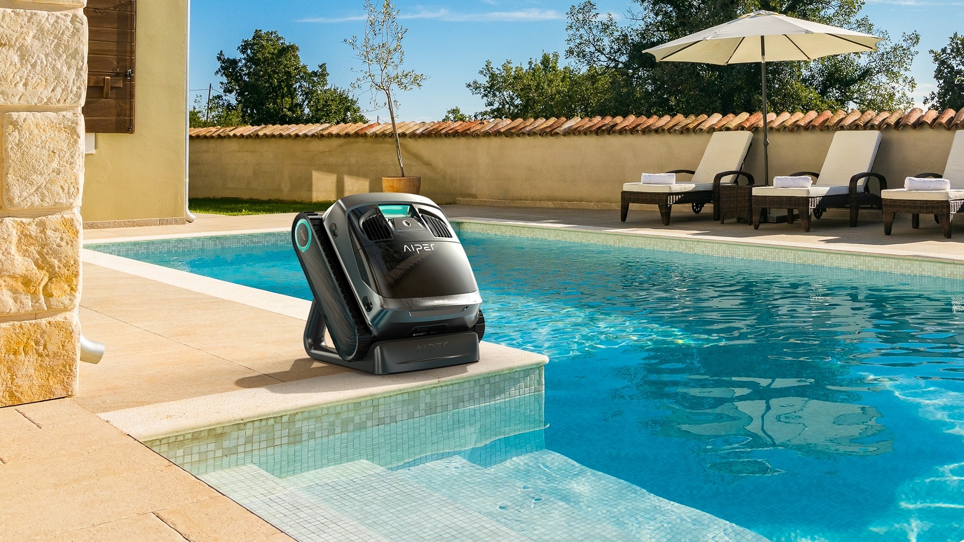 The Aiper Scuba X1 at poolside