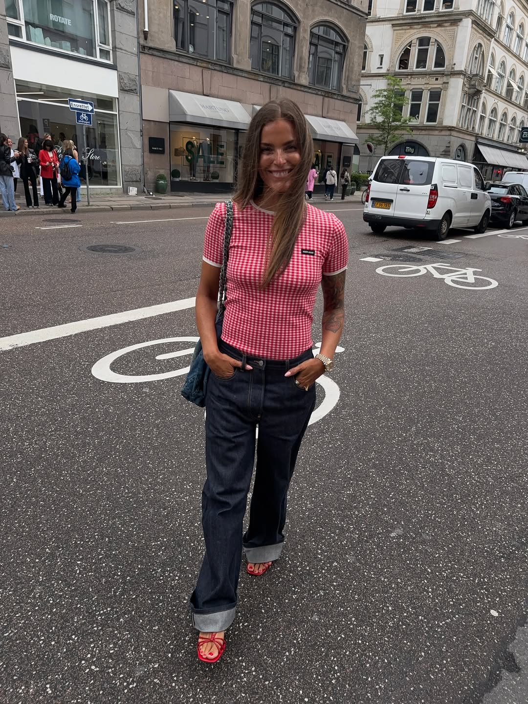 woman wearing chic fall 2025 denim trends
