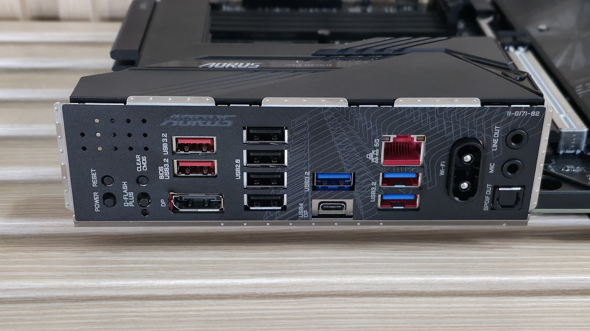 Gigabyte Z890 Aorus Elite Wifi7 Plus - Rear IO