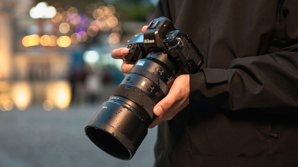 The Viltrox AF 135mm f/1.8 LAB Z mounted on a Nikon mirrorless camera