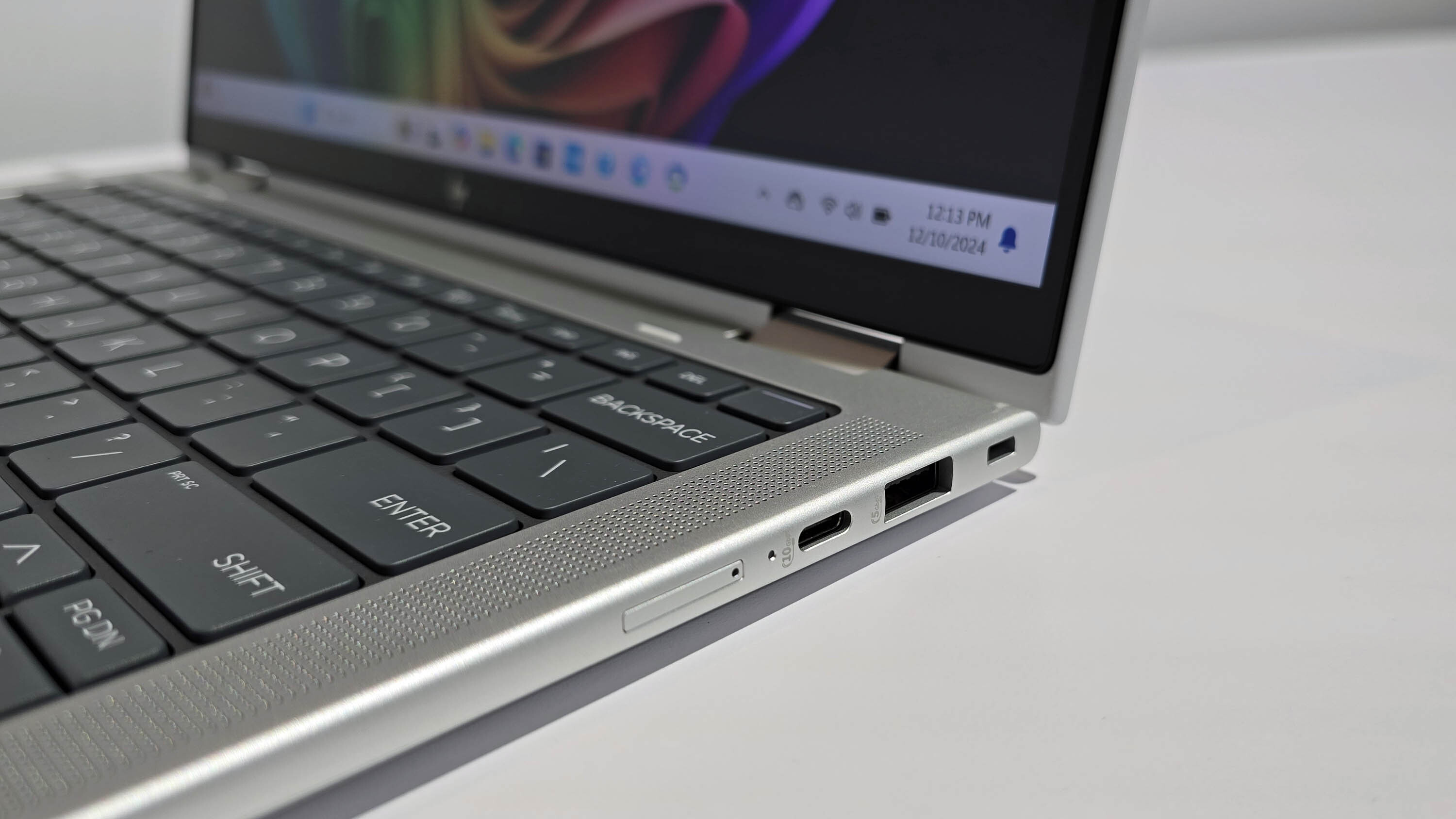 The HP EliteBook X Flip 14 (G1i) on a desk.