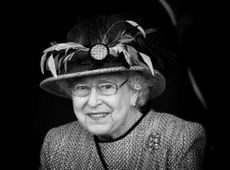 Queen Elizabeth II watches her horse 'Sign Manual' run in and win the Dreweatts Handicap Stakes as she attends the Dubai Duty Free Raceday at Newbury Racecourse on April 19, 2013 in Newbury, England. (Photo by Max Mumby/Indigo/Getty Images)