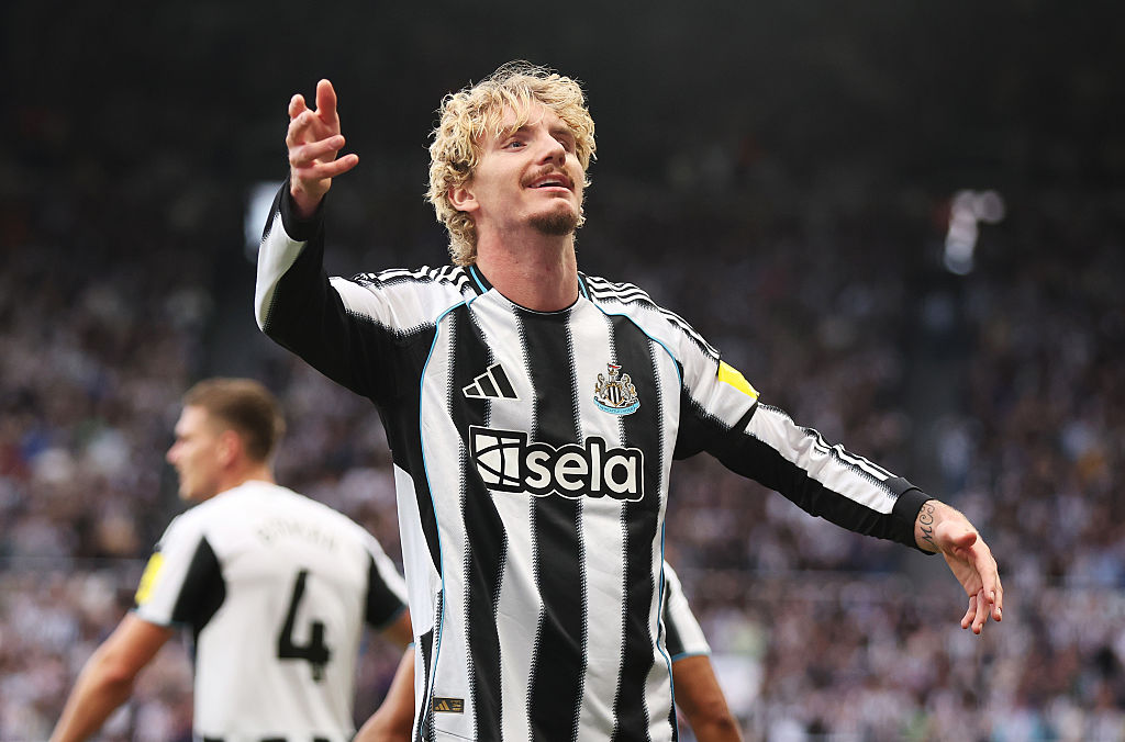 Nick Woltemade of Newcastle United celebrates scoring his team&#039;s first goal during the Premier League match between Newcastle United and Arsenal at St James&#039; Park on September 28, 2025 in Newcastle upon Tyne, England.
