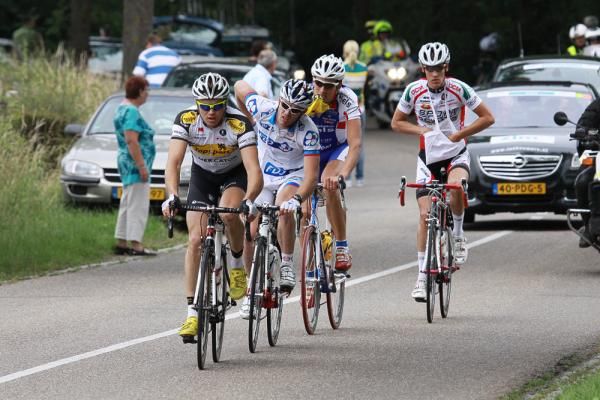 The breakaway hits the feed zone.