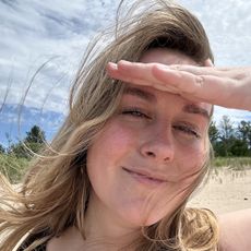 Beauty editor Kaitlyn McLintock at the beach wearing black eyeliner on her waterline