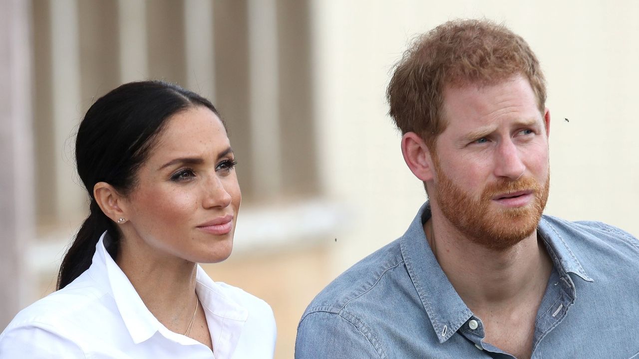 DUBBO, AUSTRALIA - OCTOBER 17: Prince Harry, Duke of Sussex and Meghan, Duchess of Sussex visit a local farming family, the Woodleys, on October 17, 2018 in Dubbo, Australia. The Duke and Duchess of Sussex are on their official 16-day Autumn tour visiting cities in Australia, Fiji, Tonga and New Zealand. (Photo by Chris Jackson - Pool/Getty Images)