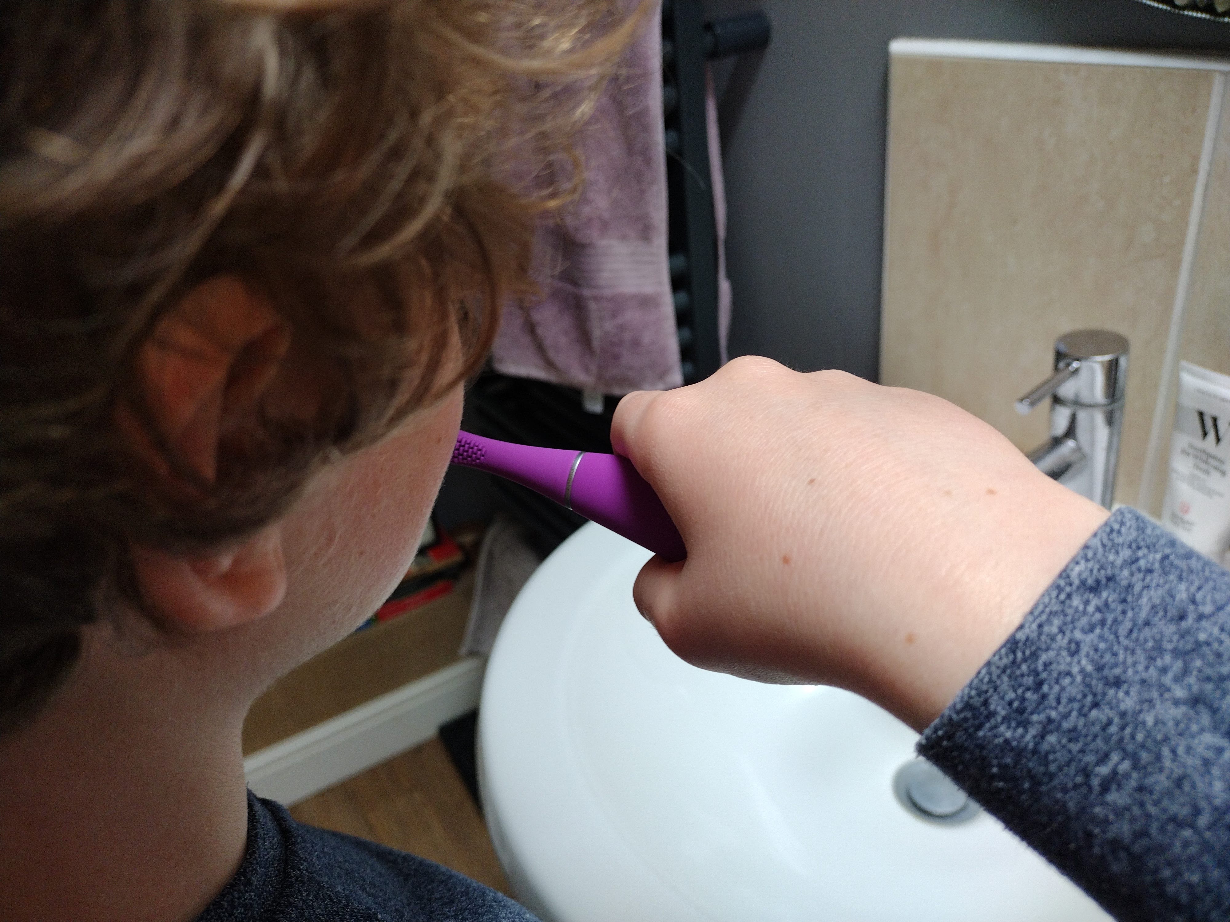 Cepillo de dientes eléctrico para niños ISSA de Foreo