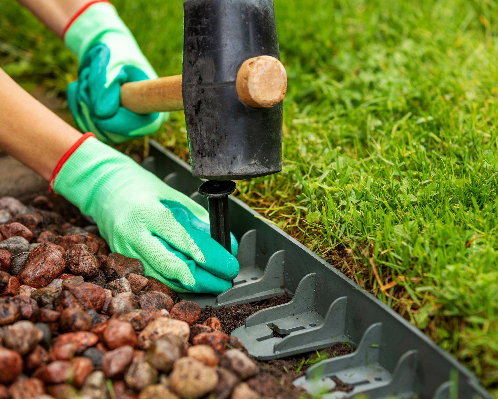 Installing plastic landscape edging