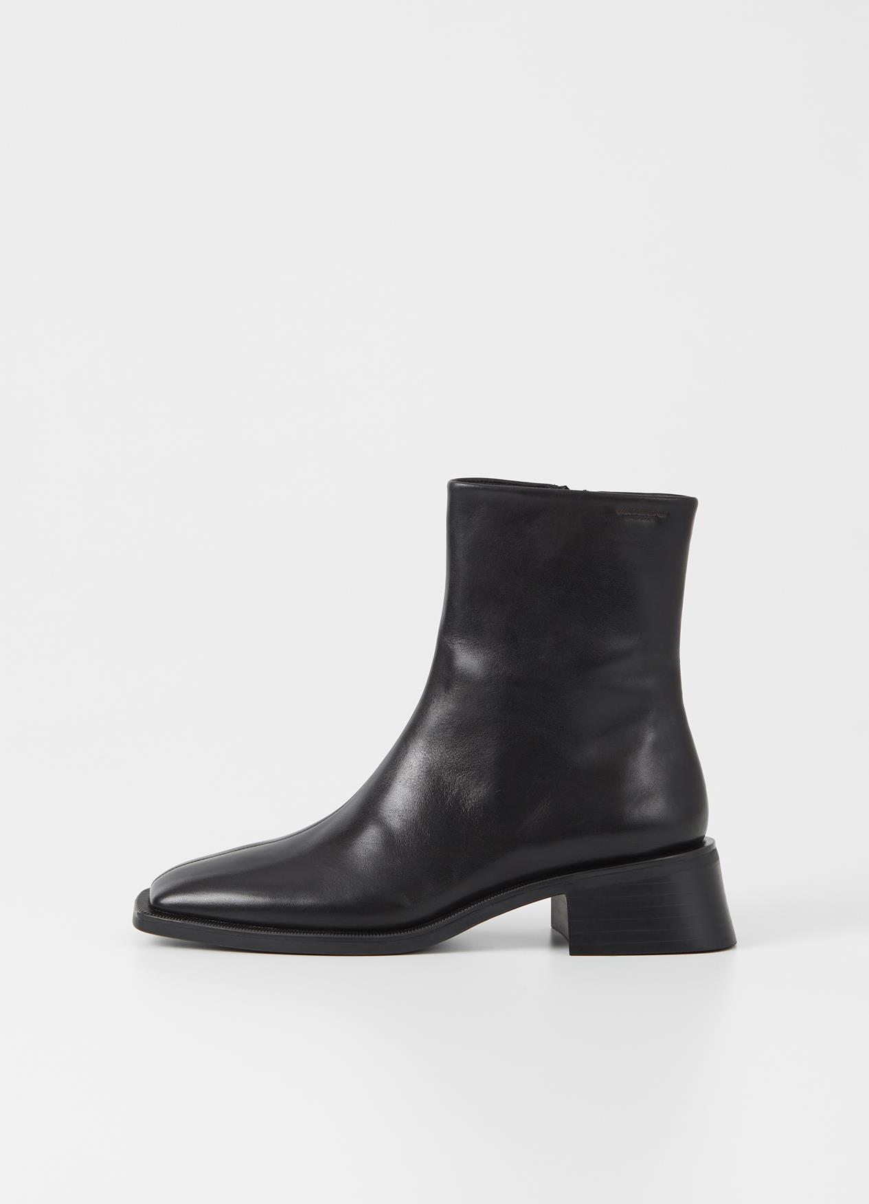 Vagabond Shoemakers, Blanca