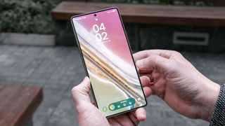 Holding a Galaxy S25 Ultra while shoeing the lock screen