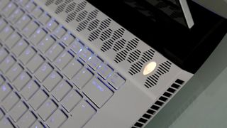 Alienware M15 R3 (2020) keyboard and speakers