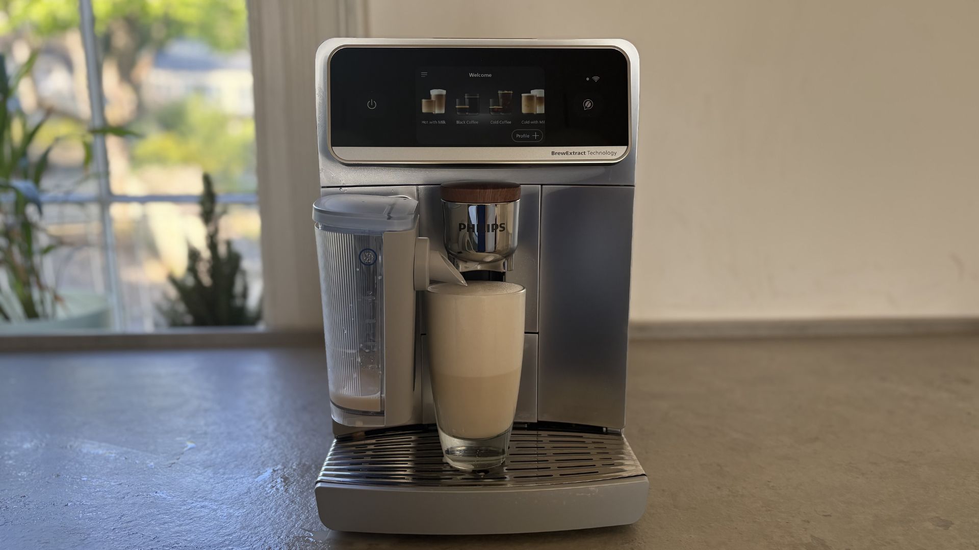 Testing the Philips Caf&amp;eacute; Aromis 8000 Series Bean to Cup Coffee Machine on the counter
