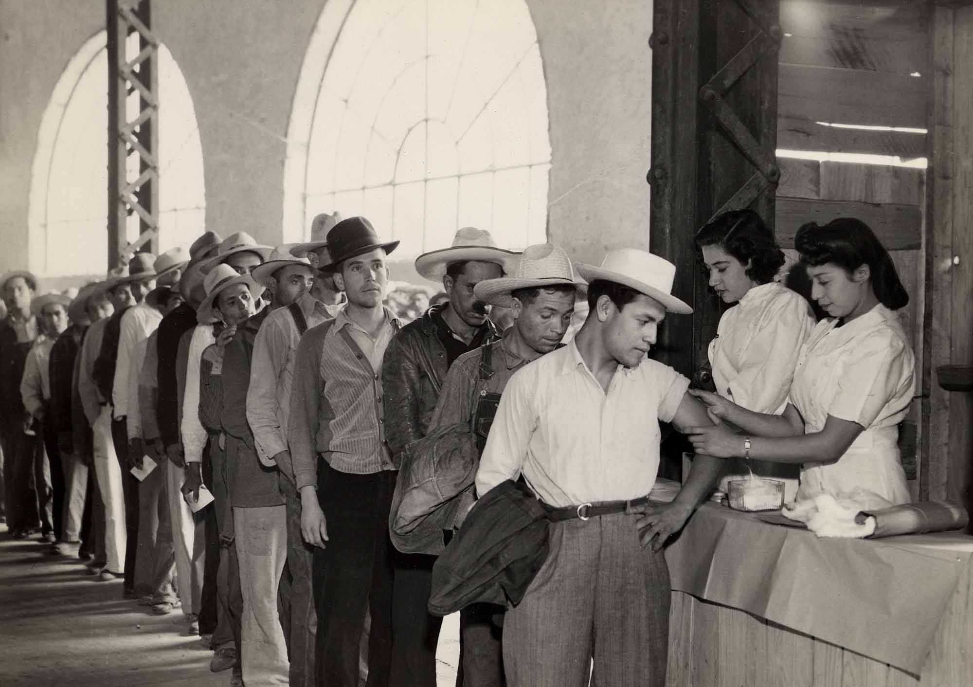 Bracero Program applicants line up for vaccines in Mexico City in 1942