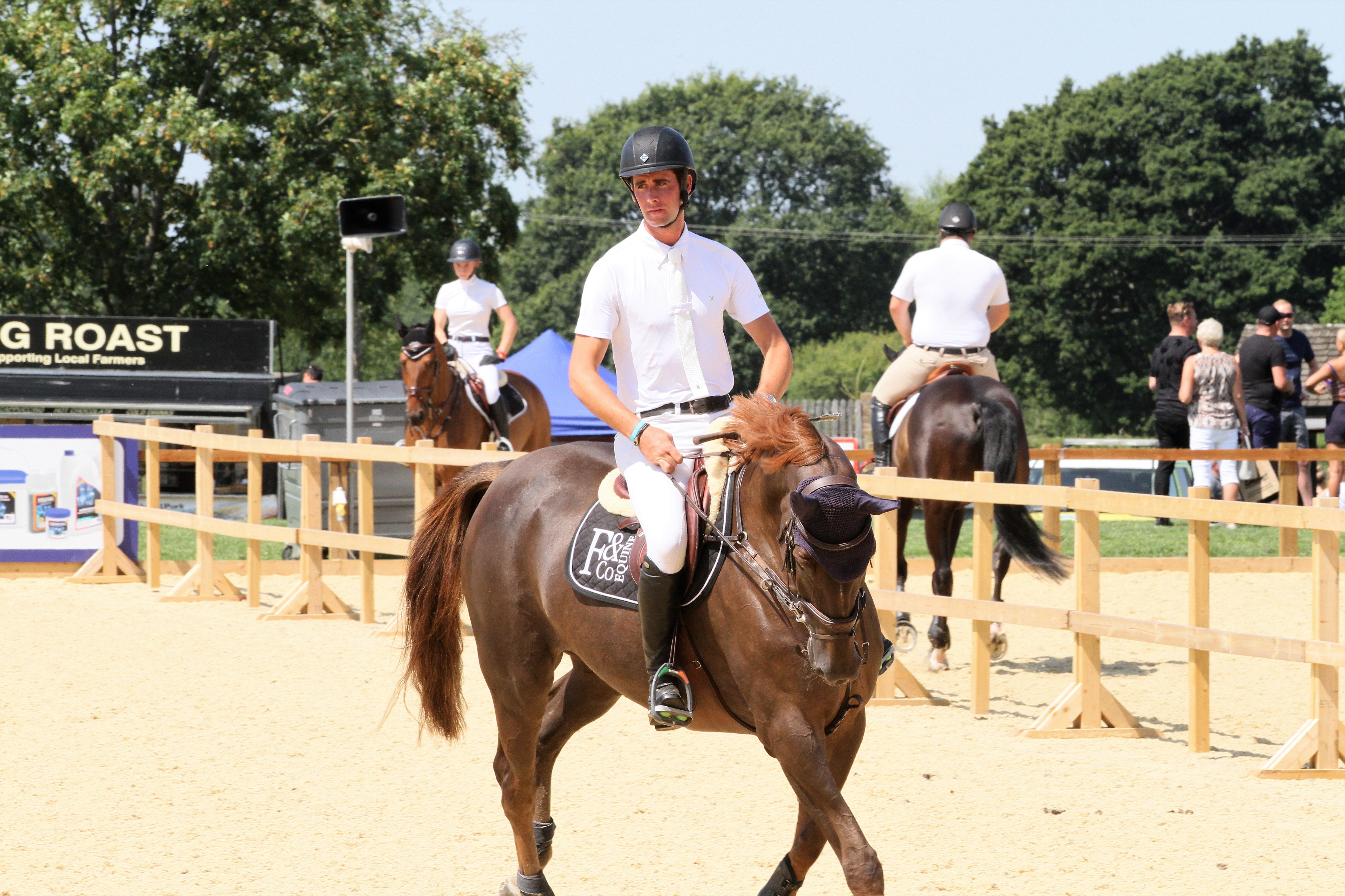 How to pick up the correct canter lead