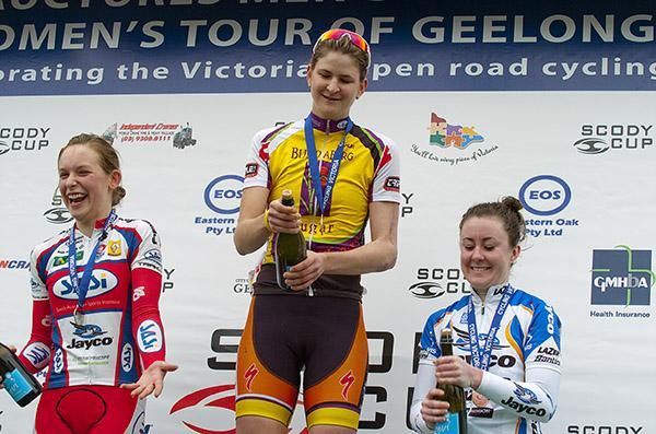 The women&rsquo;s podium (l-r): Jessica Mundy (2nd,Team SASI), Loren Rowney (1st,Bundaberg Sugar), and Kendelle Hodges (3rd,Jayco/VIS).