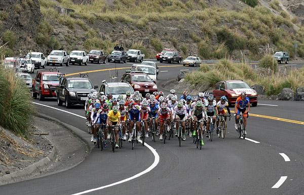 Race leader Fernando Camargo stays at the head of the peloton.