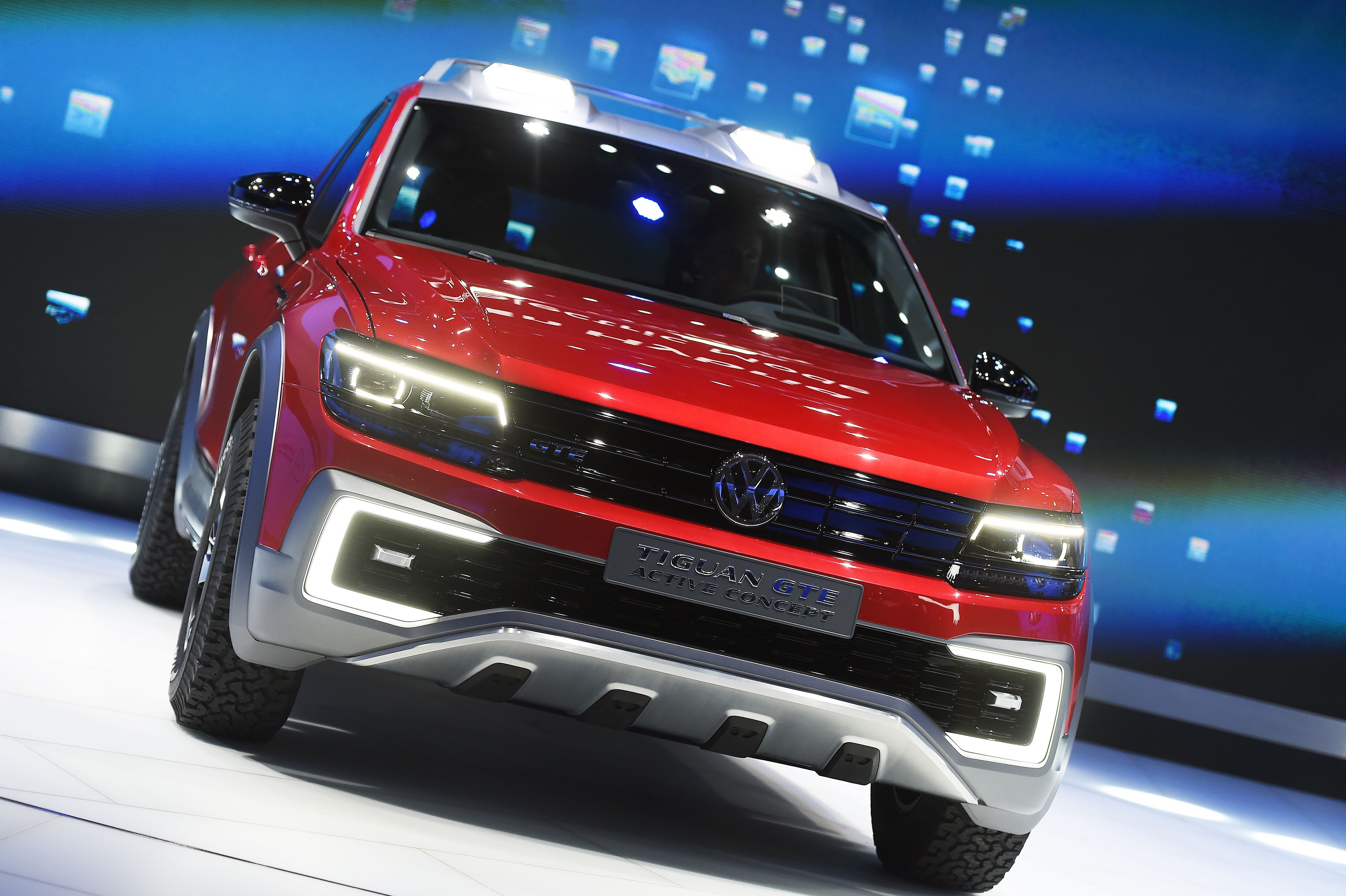 Volkswagen Tiguan GTE Active Concept SUV is unveiled during the press preview of the 2016 North American International Auto Show in Detroit, Michigan, on January 11, 2016. AFP PHOTO/JEWEL SAM
