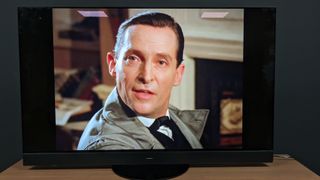 Panasonic MZ2000 met Sherlock Holmes op het scherm