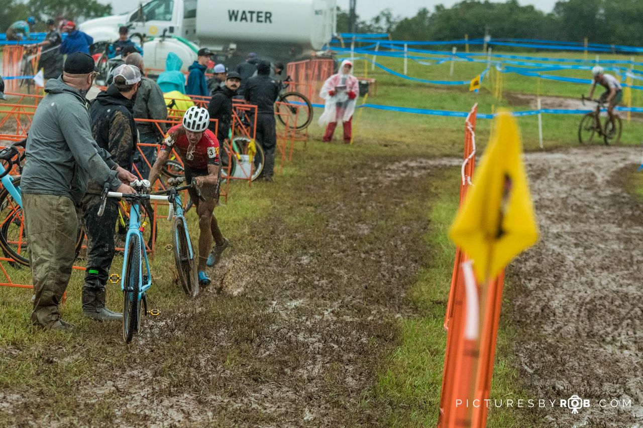Gage Hecht (Donnelly Aevolo) comes into the pit for a bike change as Curtis White (Cannondale p/b Cyclocrossworld) chases him