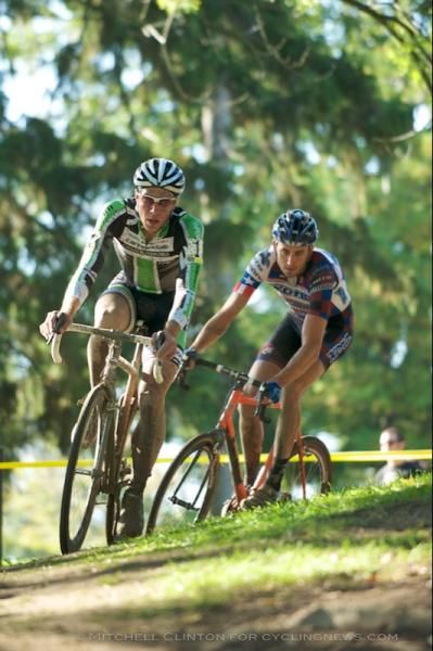 Jeremy Powers (Cannondale/Cyclocrossworld) closley followed by Ryan Trebon (Kona).