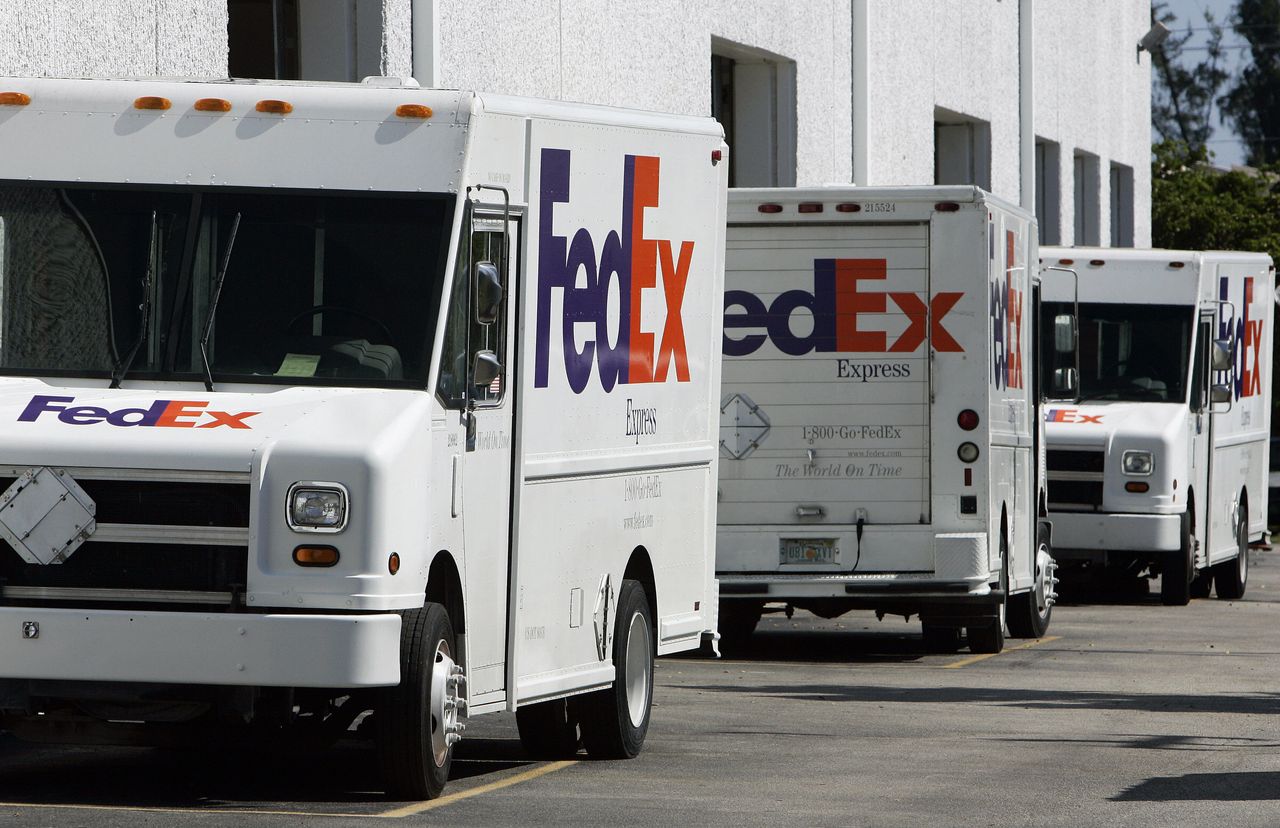 A Fedex truck