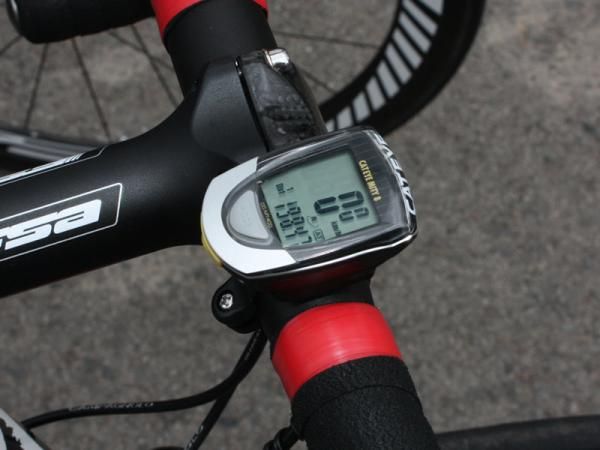 While many of his peers opt for fancy power meters or GPS-enabled units, Boonen runs a simple (and reliable) wired Cateye Mity 8 computer.