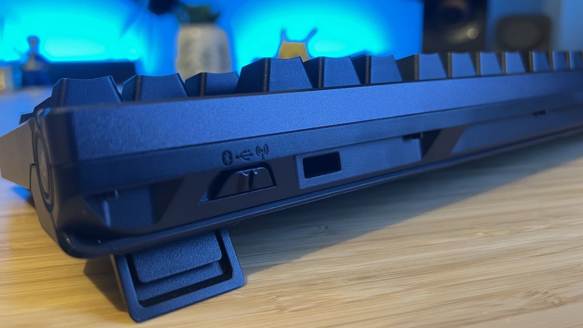 Close up on wireless connection toggle on Asus ROG Azoth 96 HE gaming keyboard