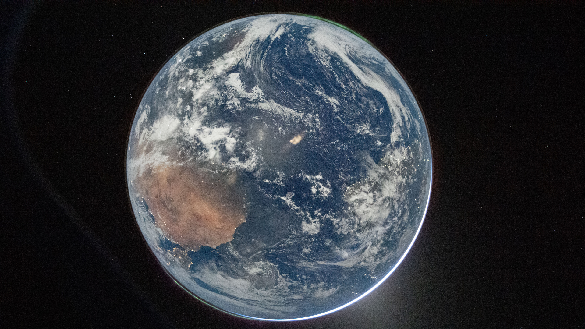 Photo of earth by Orion Commander Reid Wiseman