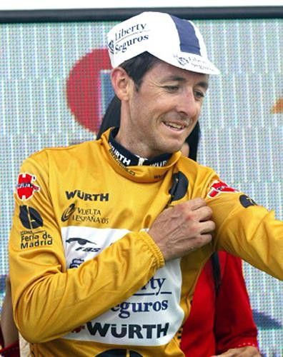 Roberto Heras (Liberty Seguros) pulls over his first golden tunic of the 2005 Vuelta.
