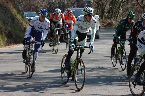 An 1t4i rider out the saddle