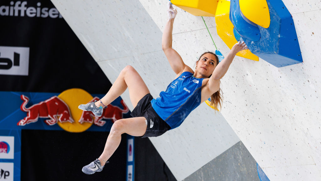Naile Meignan climbing