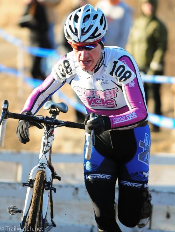 Samuel Morse (Corner Cycle) running near the front of the 45-49 race