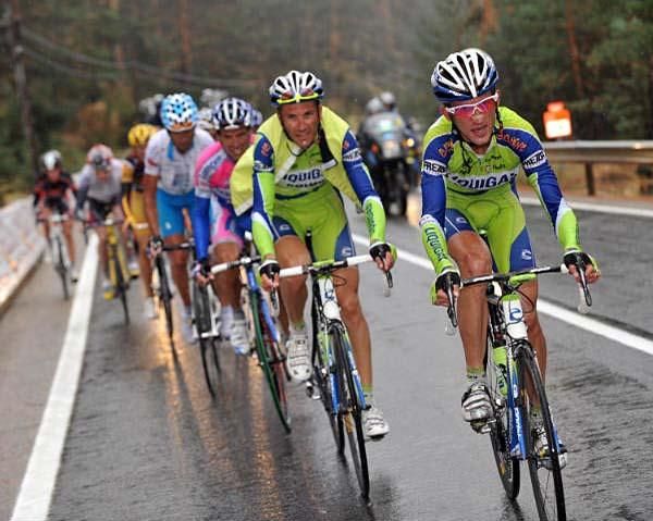 Liquigas takes a turn at the front.