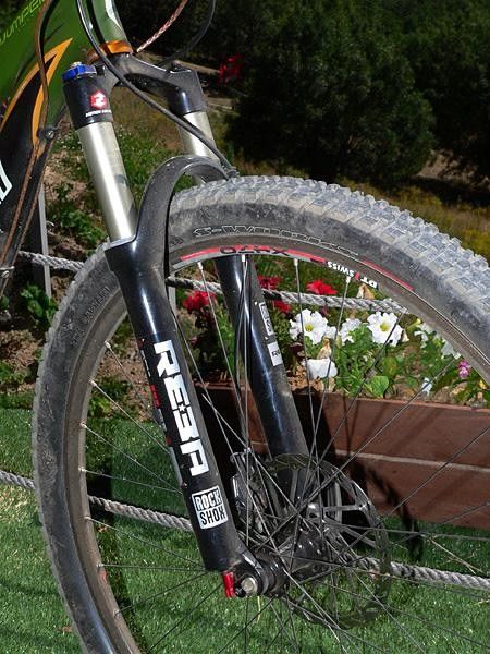 SRAM also provides the fork in the form of a Rock Shox Reba 29.