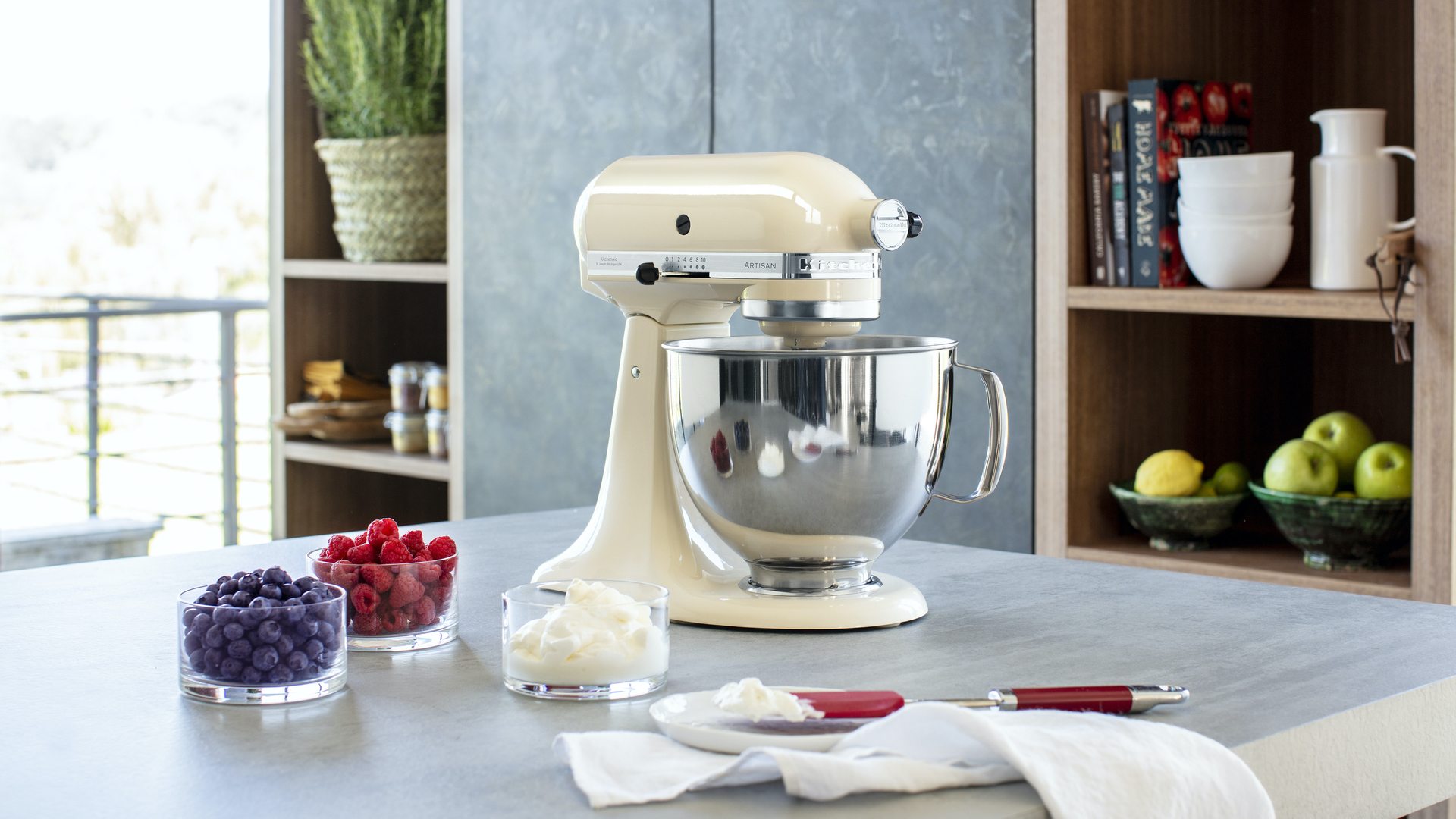 Eller senere Figur Ejendomsret Should I buy the KitchenAid Artisan Stand Mixer? And which model? | T3