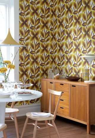 Mid-century modern dining room with yellow and brown wallpaper