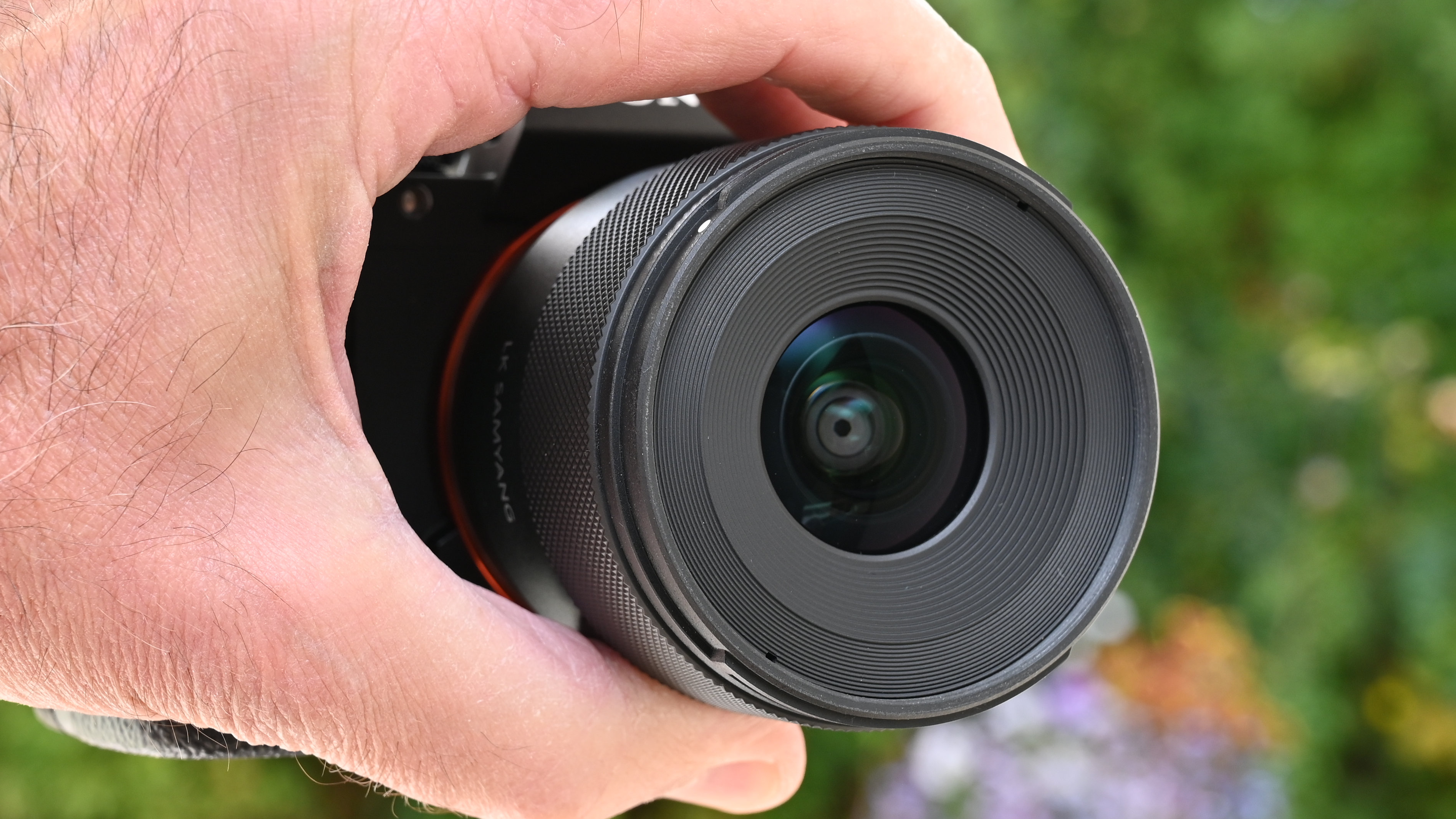 LK Samyang AF 16mm f/2.8 P FE product shot